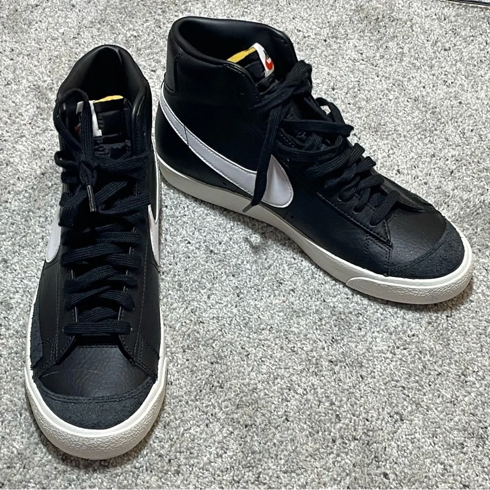LIKE NEW Nike Blazer Mid '77 Vintage Sneaker, Black Sail - Mens US 8.5 WORN ONCE